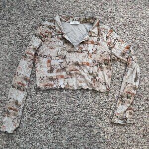 Y2K Graphic Collared Long Sleeve Crop Top – Rebellious Dreamer (L)